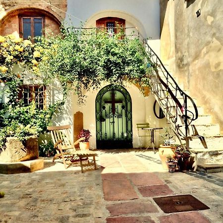 Oliva Courtyard Guesthouse Exteriör bild